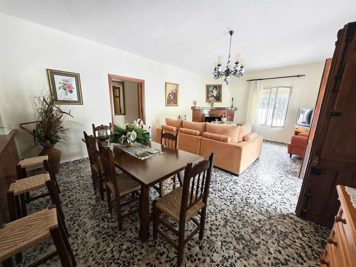 3 Bed Detached Villa in Estepona