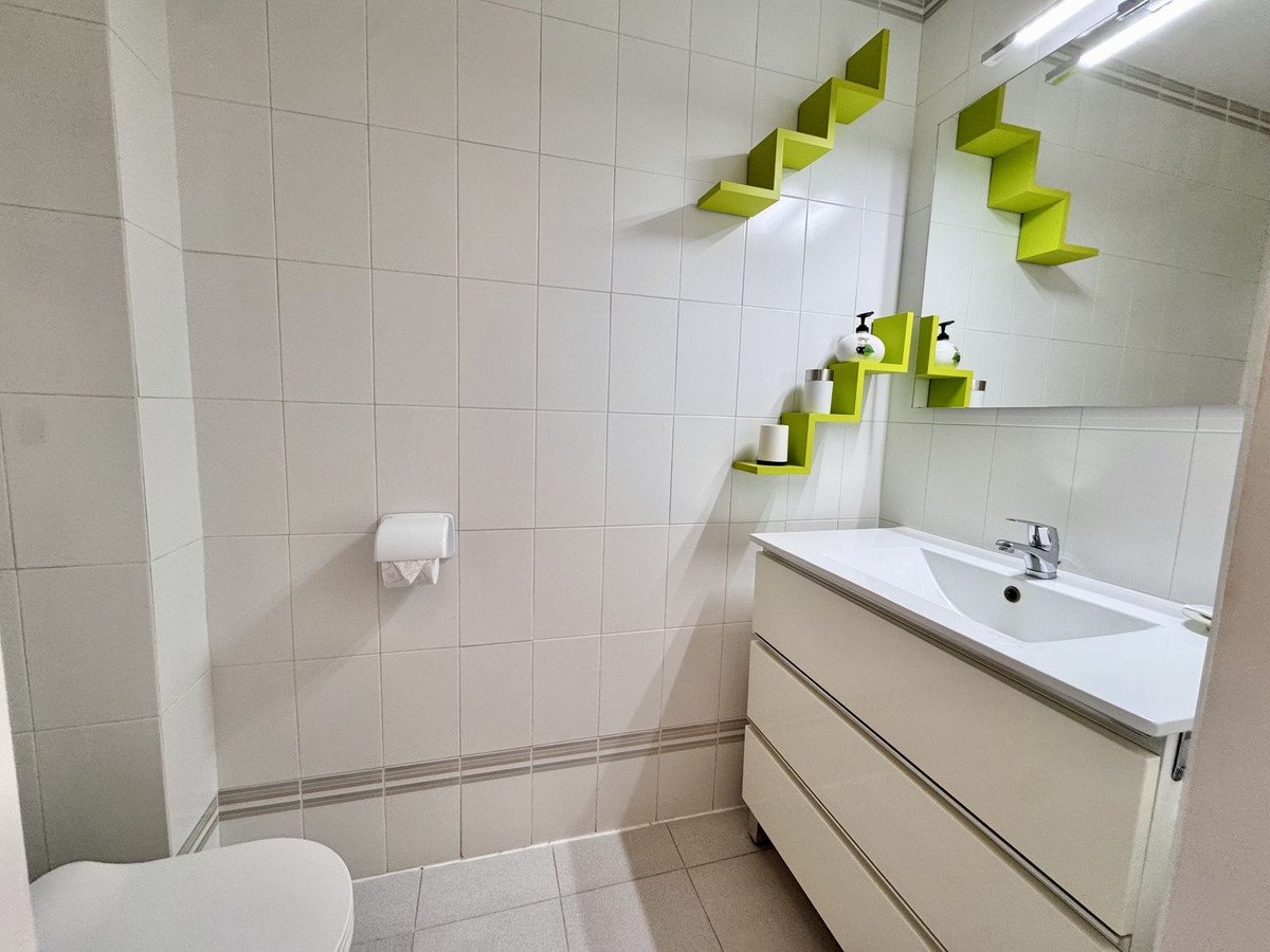 2 Bed Middle Floor Apartment in Calahonda