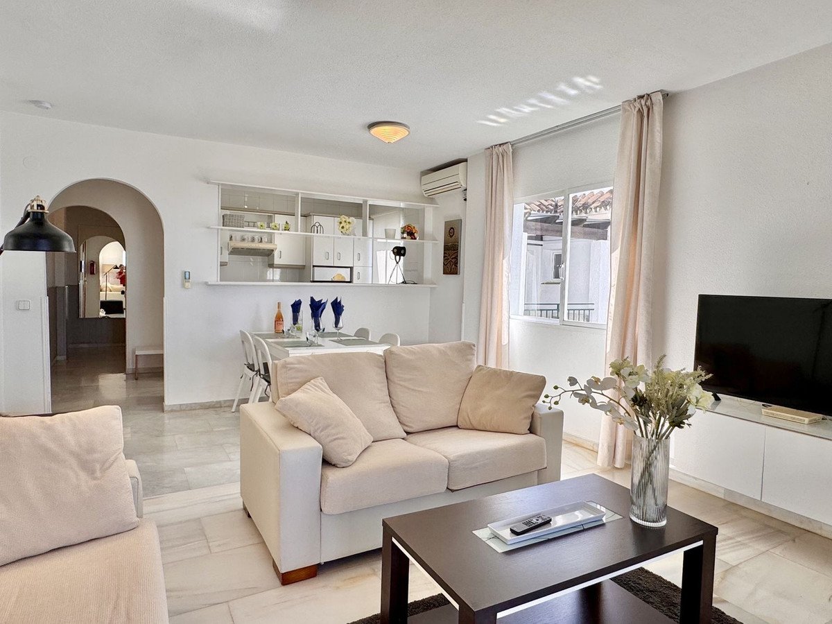 2 Bed Middle Floor Apartment in Calahonda
