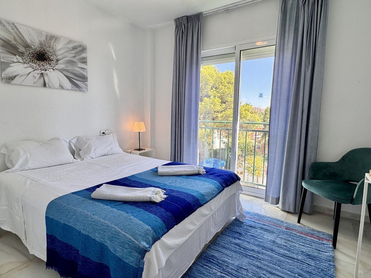 2 Bed Middle Floor Apartment in Calahonda