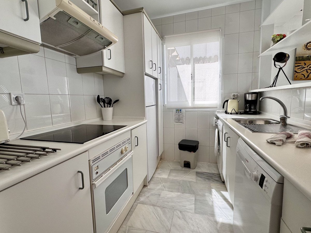 2 Bed Middle Floor Apartment in Calahonda