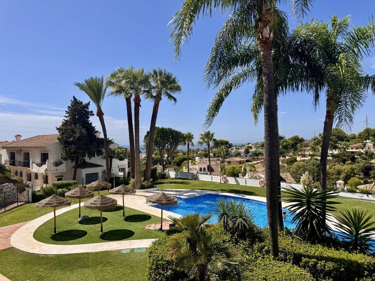 2 Bed Middle Floor Apartment in Calahonda