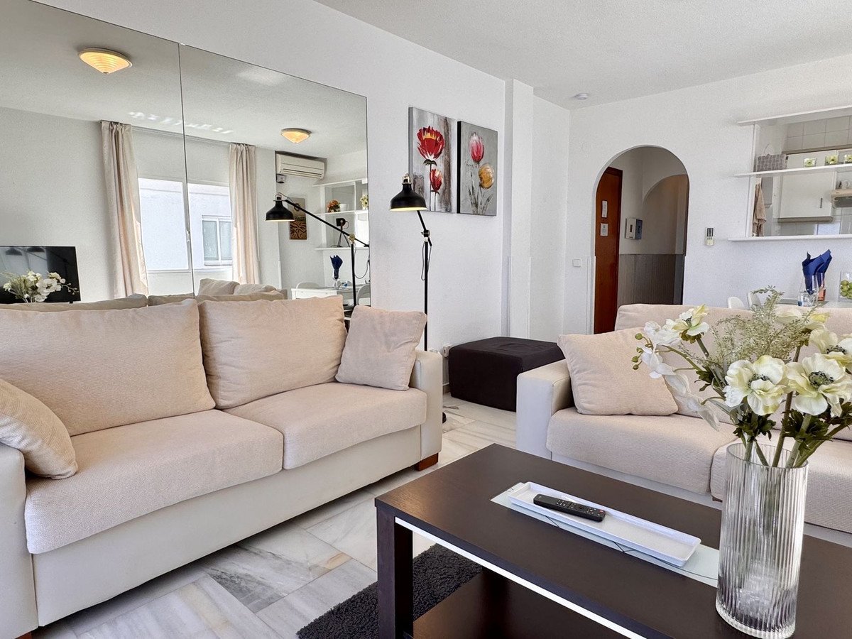 2 Bed Middle Floor Apartment in Calahonda