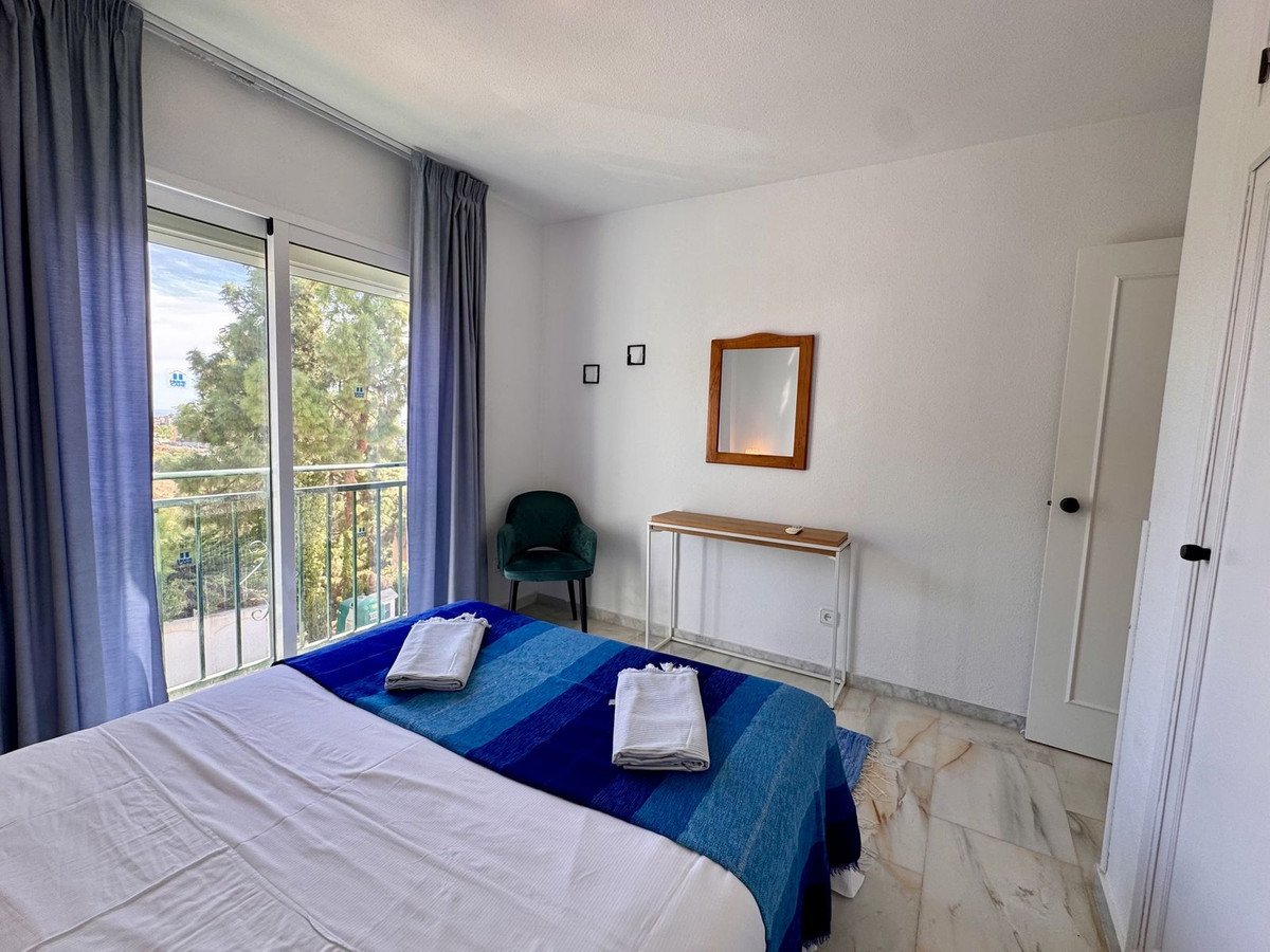 2 Bed Middle Floor Apartment in Calahonda