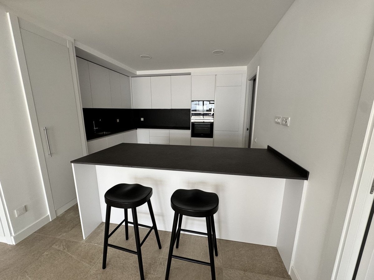 2 Bed Middle Floor Apartment in Estepona