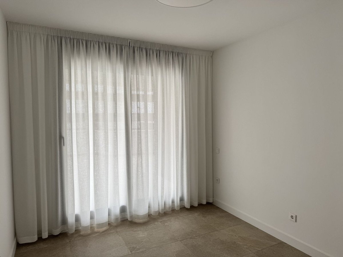 2 Bed Middle Floor Apartment in Estepona