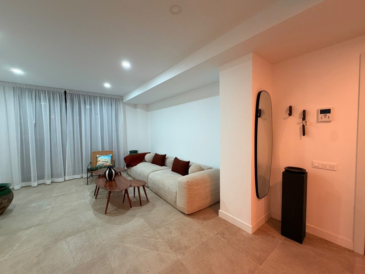 2 Bed Middle Floor Apartment in Estepona