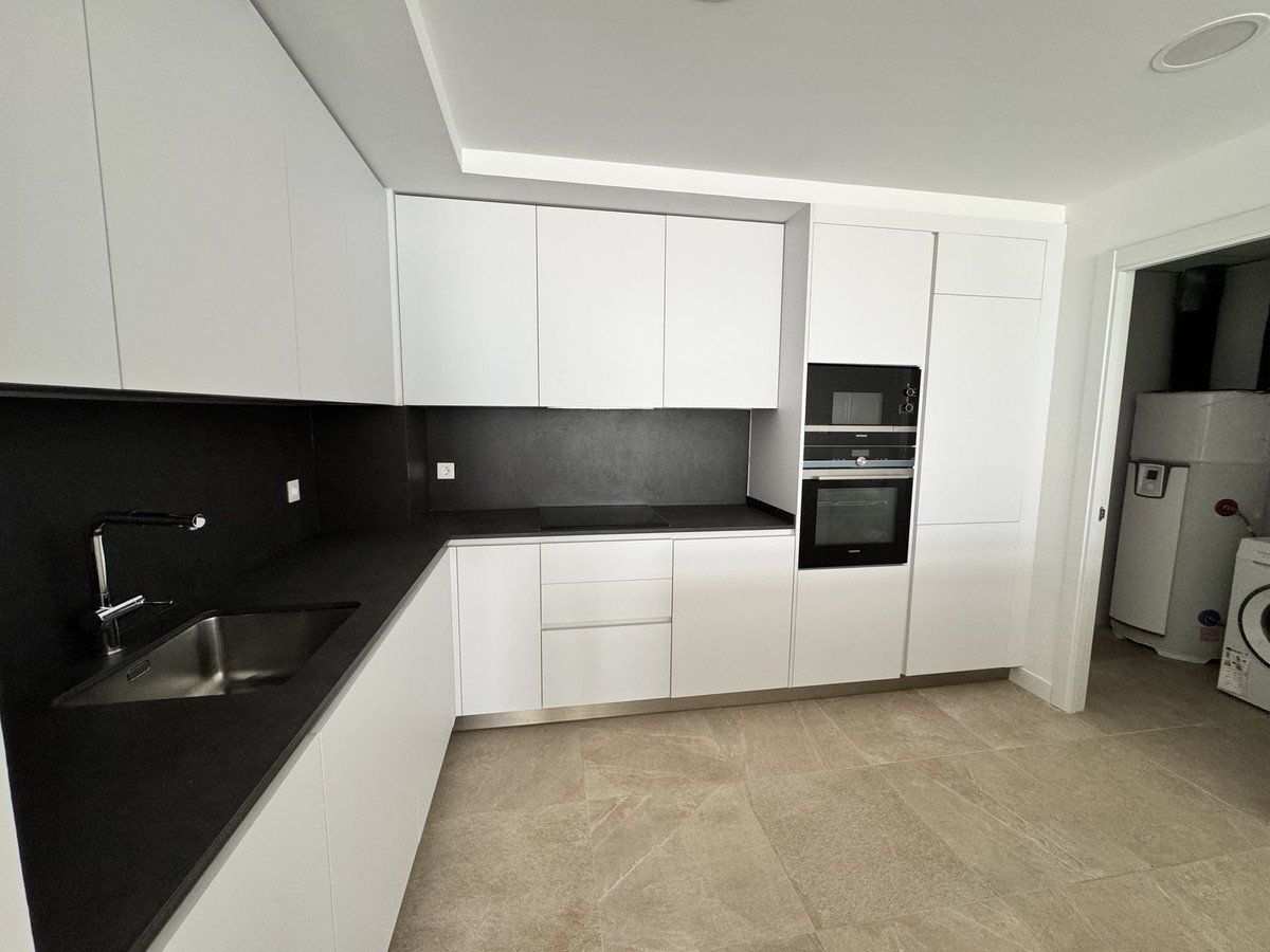 2 Bed Middle Floor Apartment in Estepona