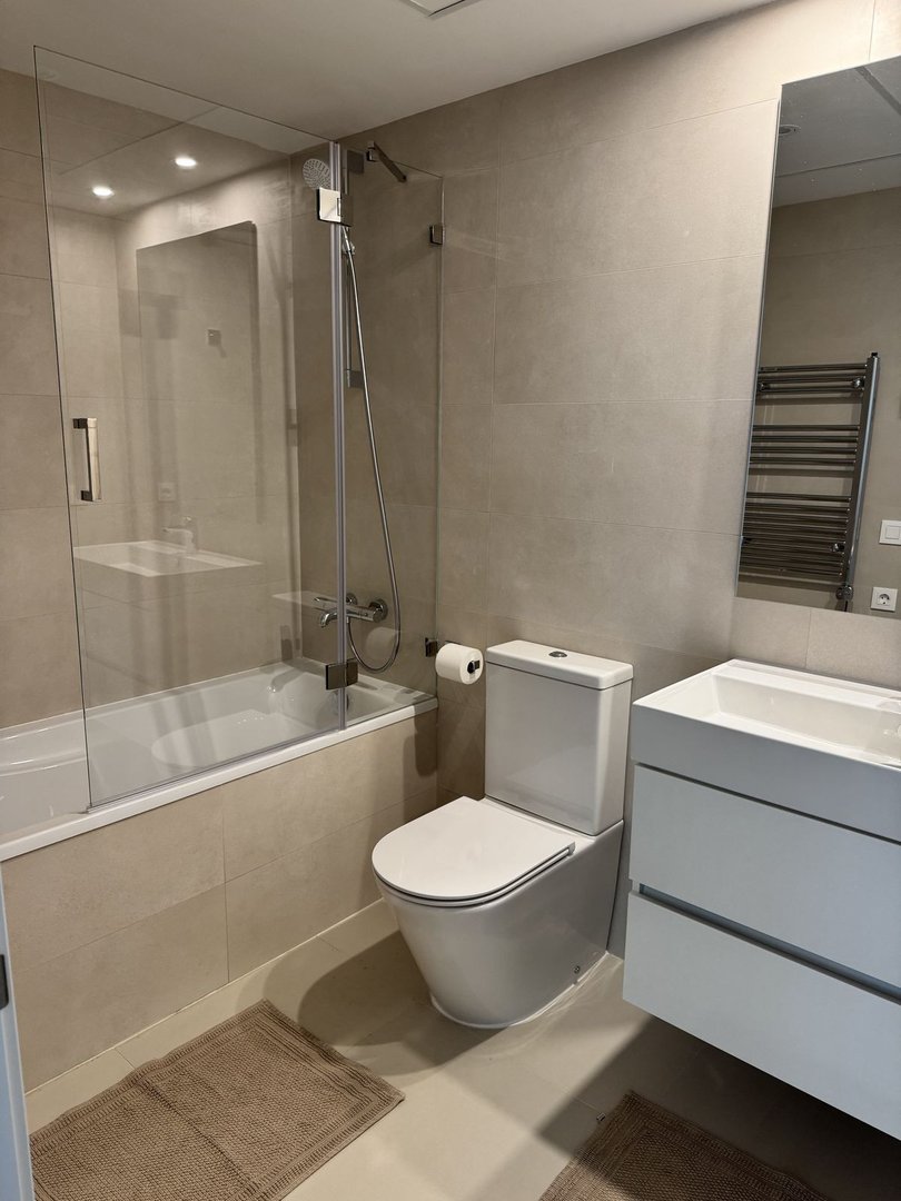2 Bed Middle Floor Apartment in Estepona