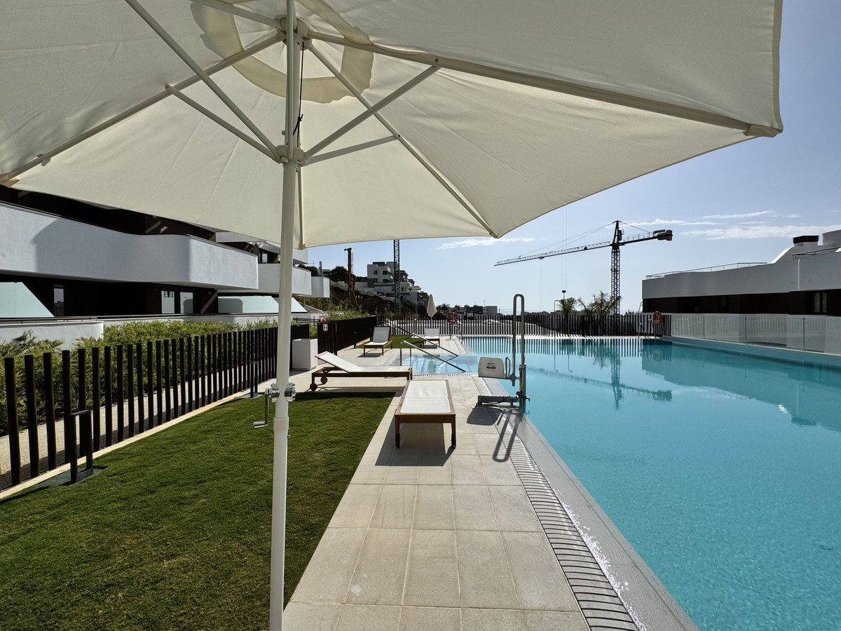 2 Bed Middle Floor Apartment in Estepona