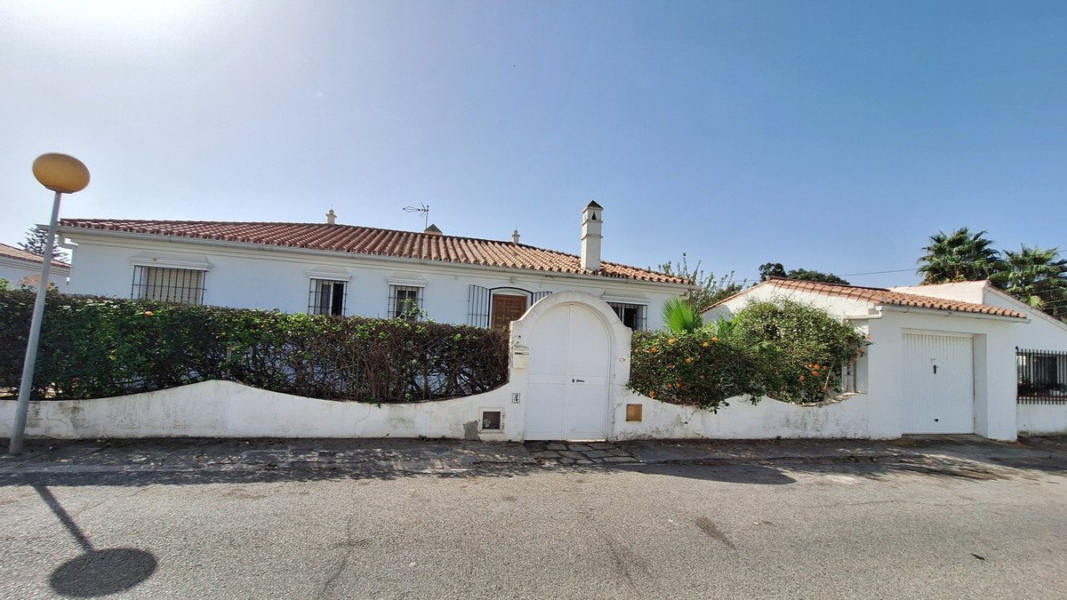 3 Bed Detached Villa in Estepona