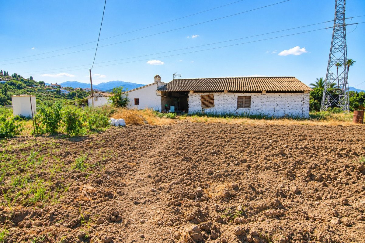 Land with Ruin in Coín