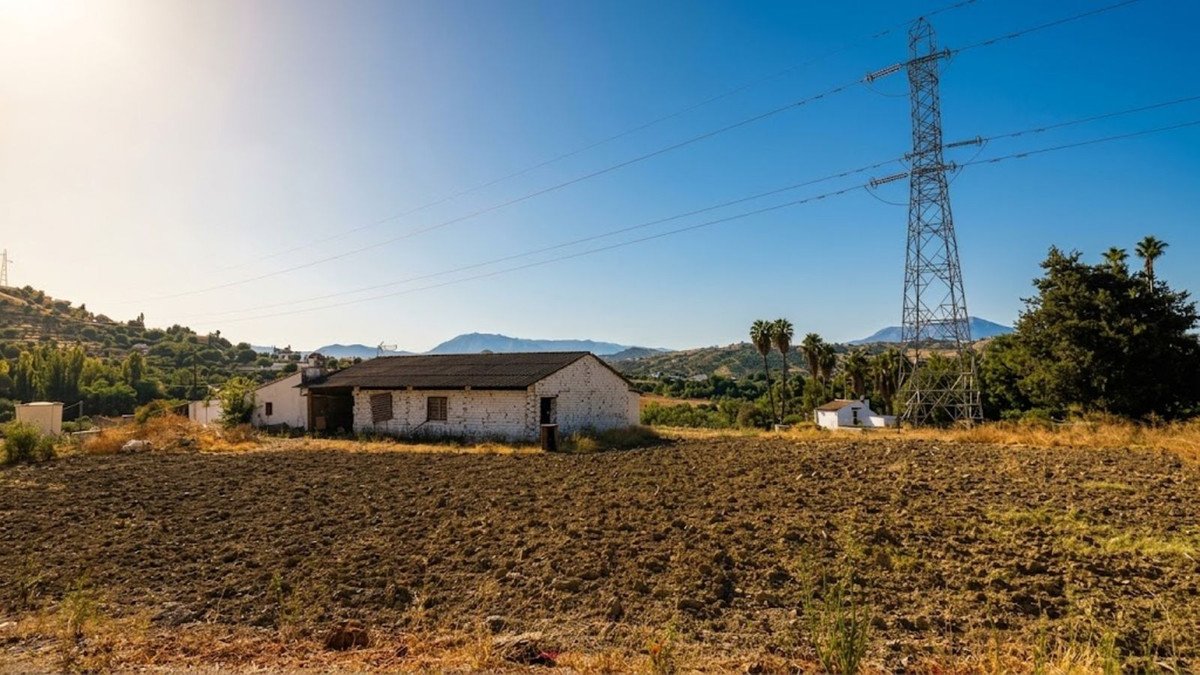 Land with Ruin in Coín