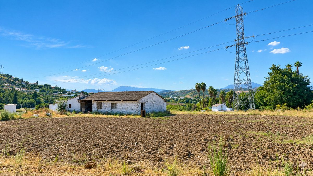 Land with Ruin in Coín