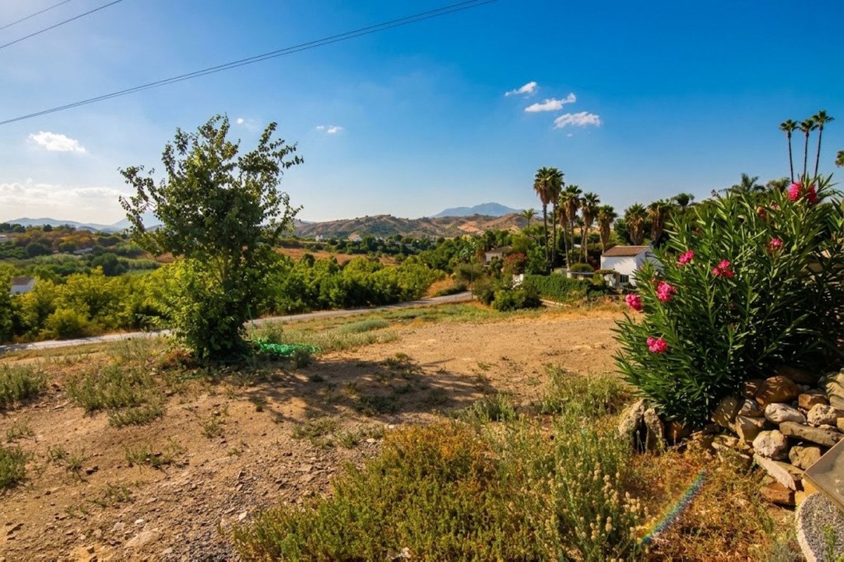 Land with Ruin in Coín