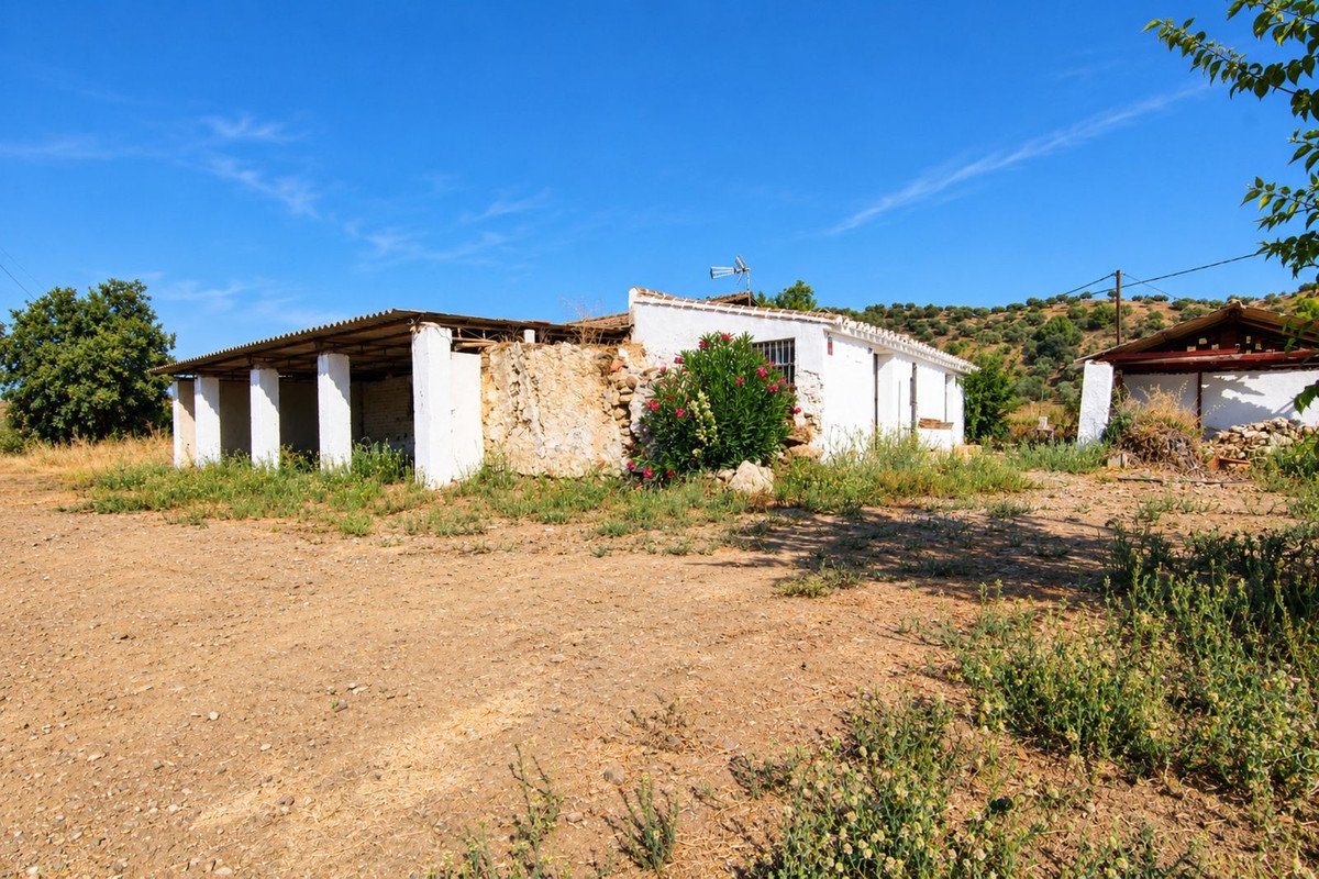 Land with Ruin in Coín