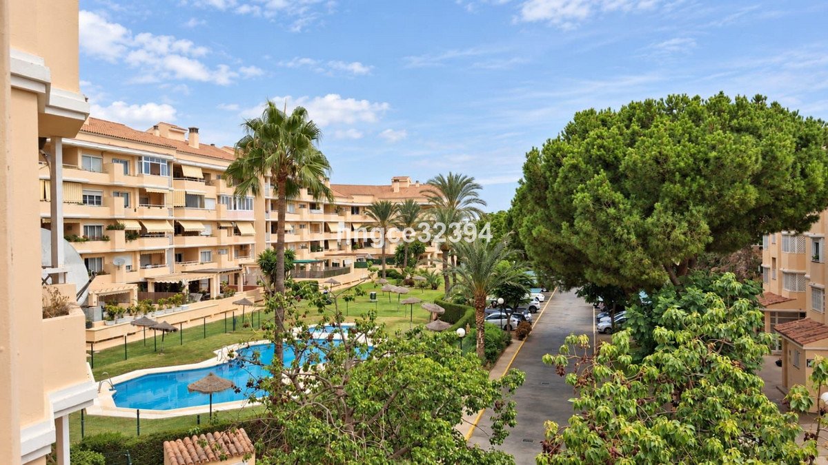 2 Bed Middle Floor Apartment in New Golden Mile