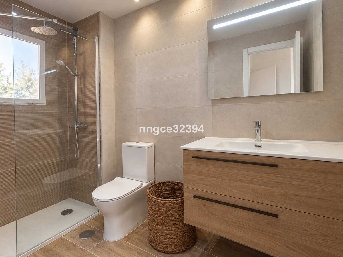 2 Bed Middle Floor Apartment in New Golden Mile