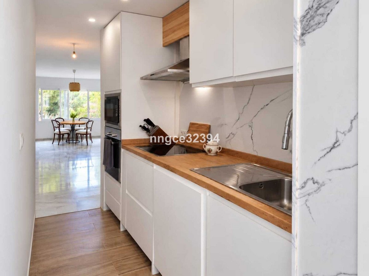 2 Bed Middle Floor Apartment in New Golden Mile