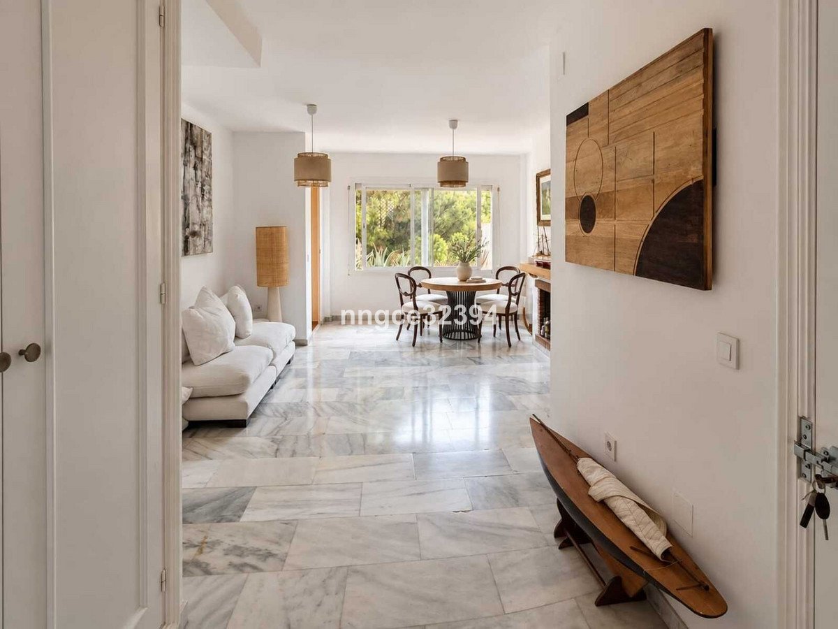 2 Bed Middle Floor Apartment in New Golden Mile