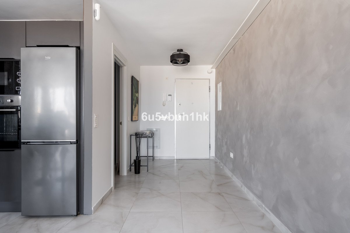 2 Bed Middle Floor Apartment in Las Lagunas