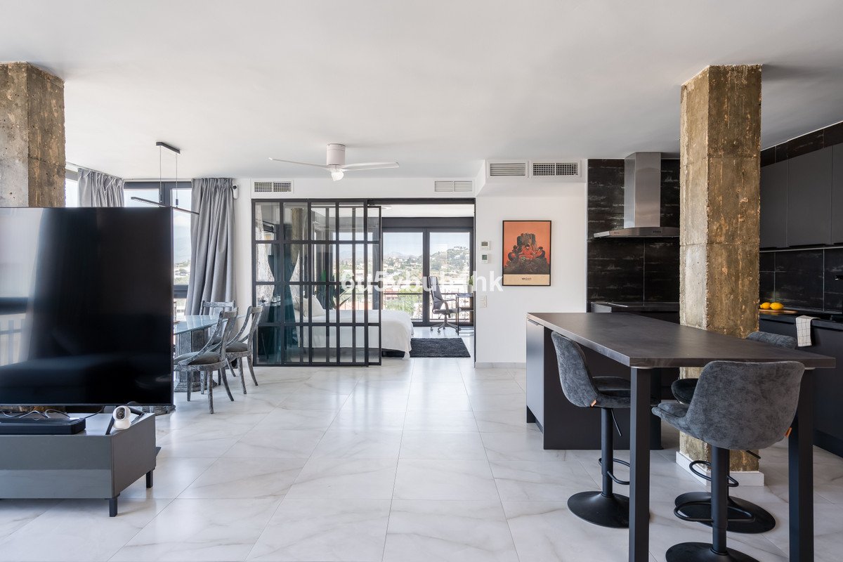 2 Bed Middle Floor Apartment in Las Lagunas