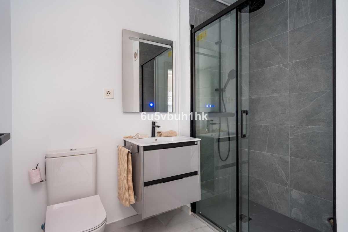 2 Bed Middle Floor Apartment in Las Lagunas