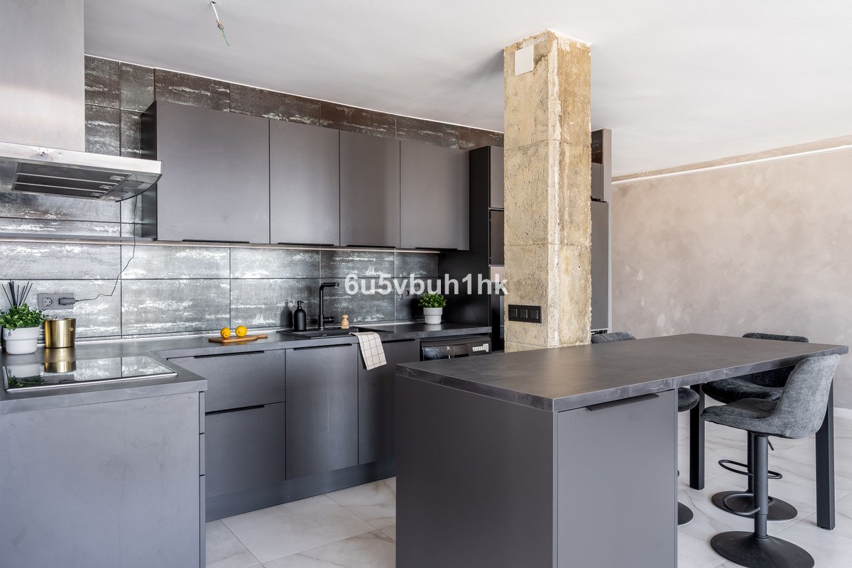 2 Bed Middle Floor Apartment in Las Lagunas