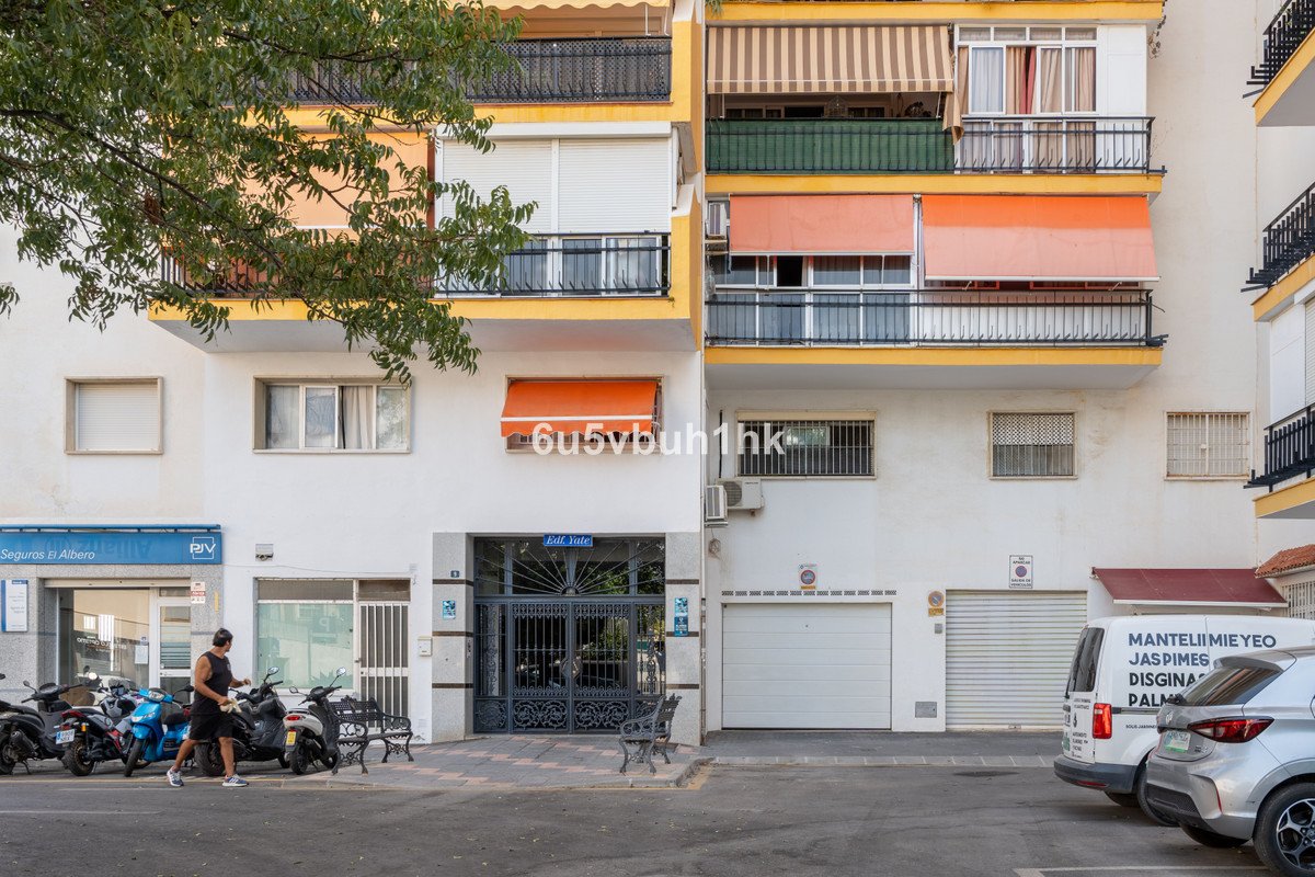 2 Bed Middle Floor Apartment in Las Lagunas