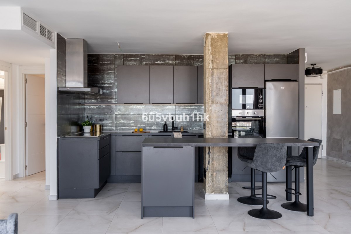 2 Bed Middle Floor Apartment in Las Lagunas