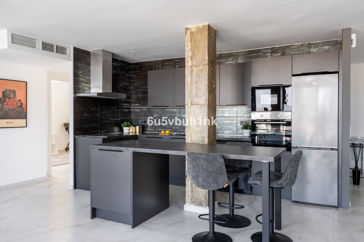 2 Bed Middle Floor Apartment in Las Lagunas