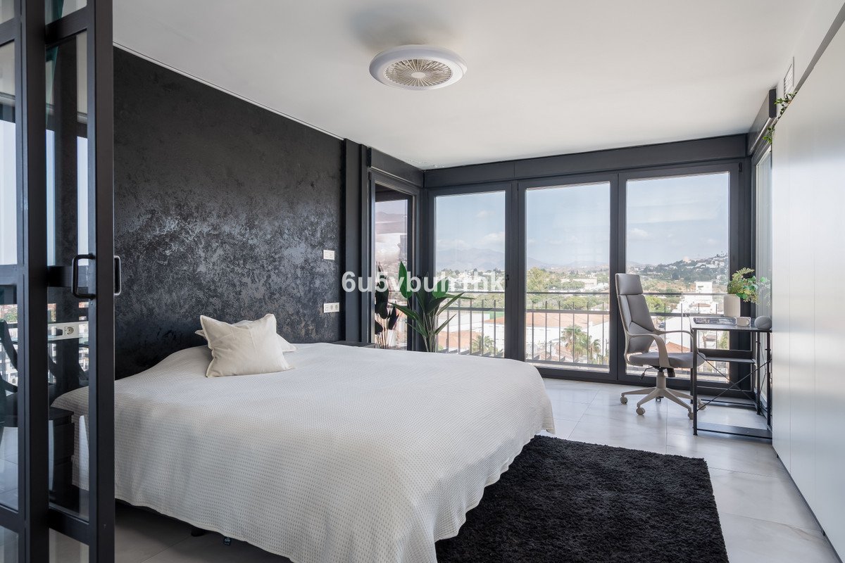 2 Bed Middle Floor Apartment in Las Lagunas
