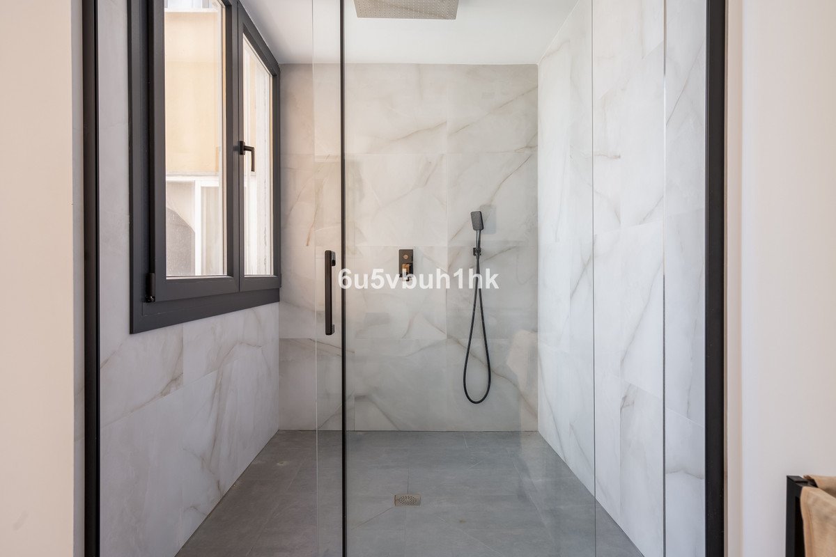 2 Bed Middle Floor Apartment in Las Lagunas