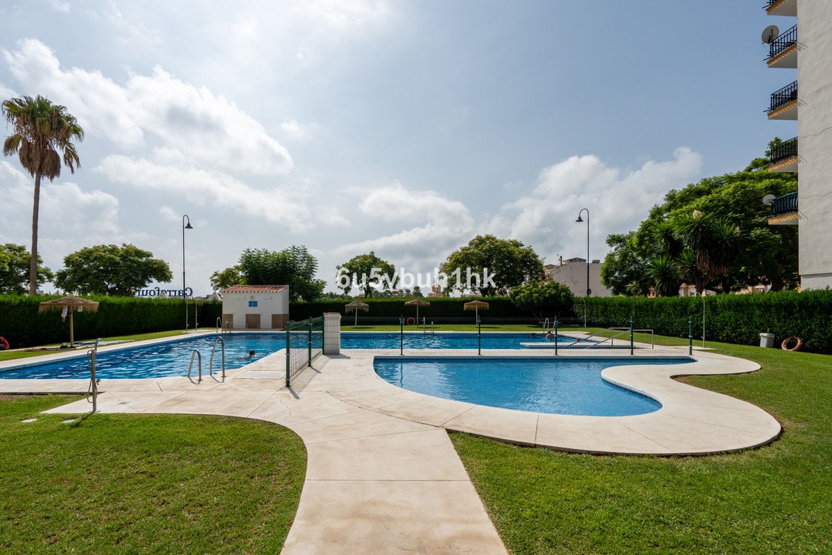2 Bed Middle Floor Apartment in Las Lagunas