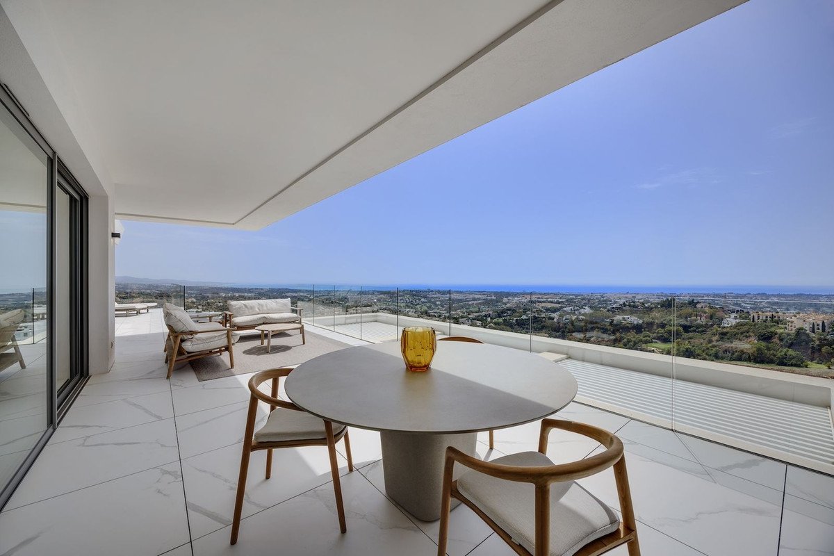 3 Bed Middle Floor Apartment in La Quinta