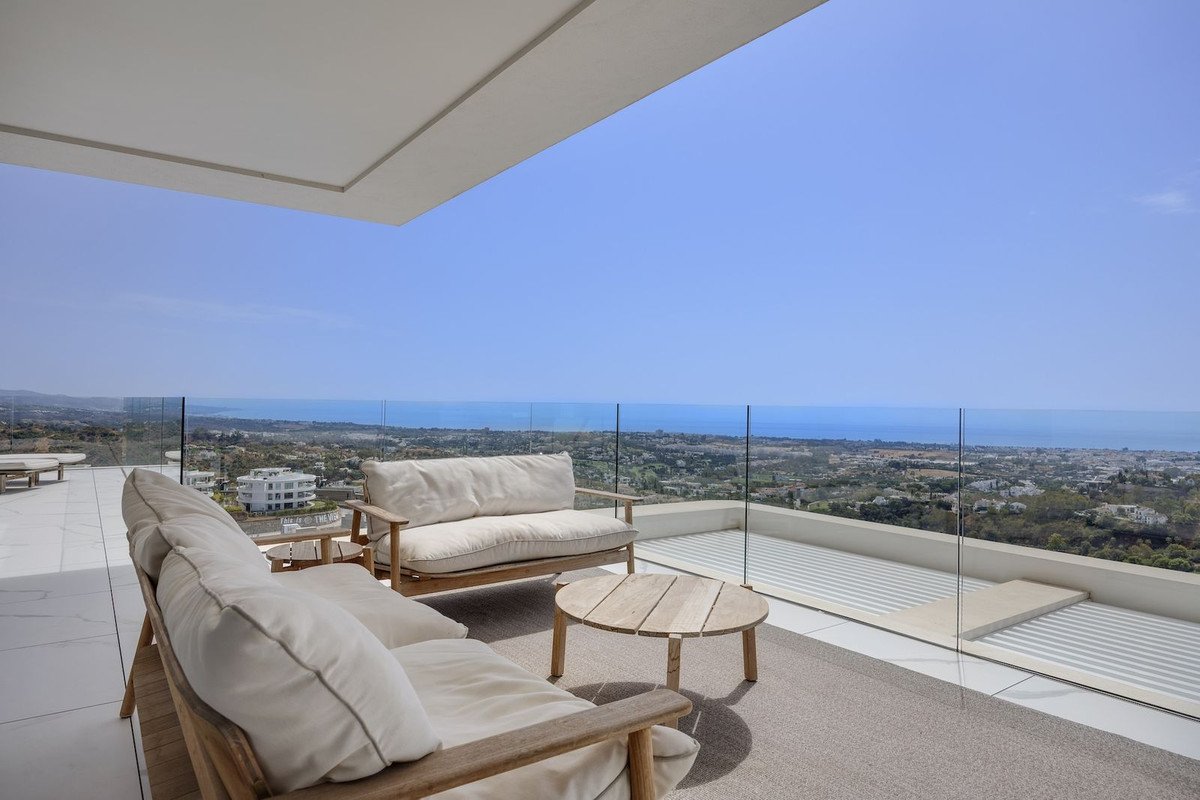 3 Bed Middle Floor Apartment in La Quinta