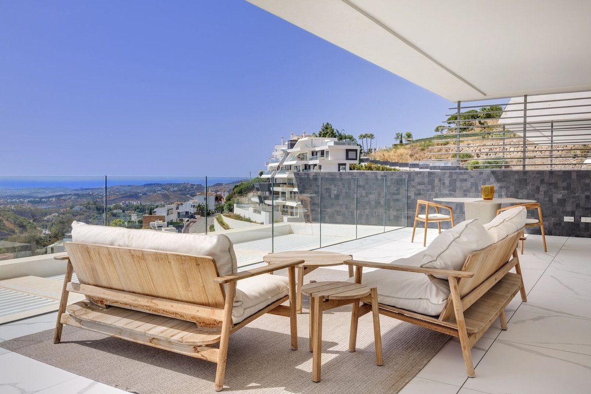 3 Bed Middle Floor Apartment in La Quinta