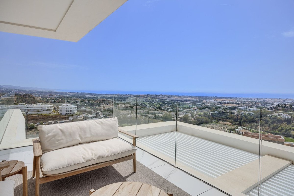 3 Bed Middle Floor Apartment in La Quinta