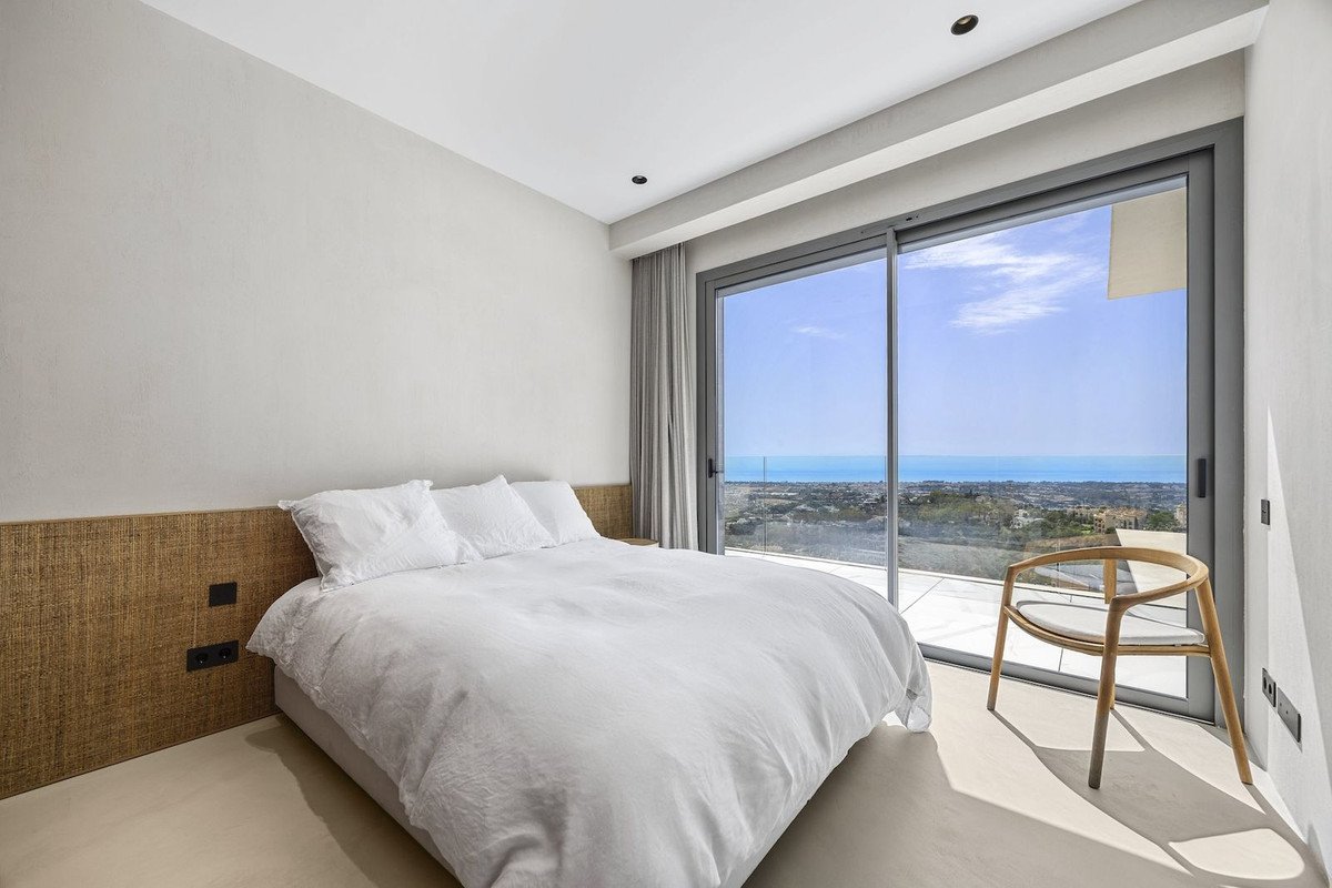 3 Bed Middle Floor Apartment in La Quinta