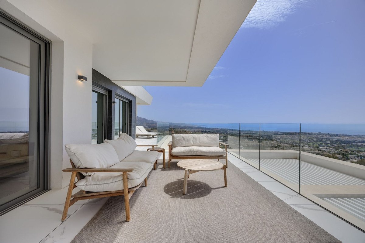 3 Bed Middle Floor Apartment in La Quinta
