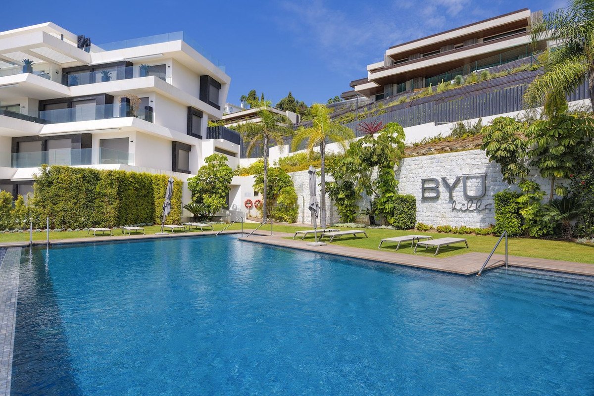 3 Bed Middle Floor Apartment in La Quinta