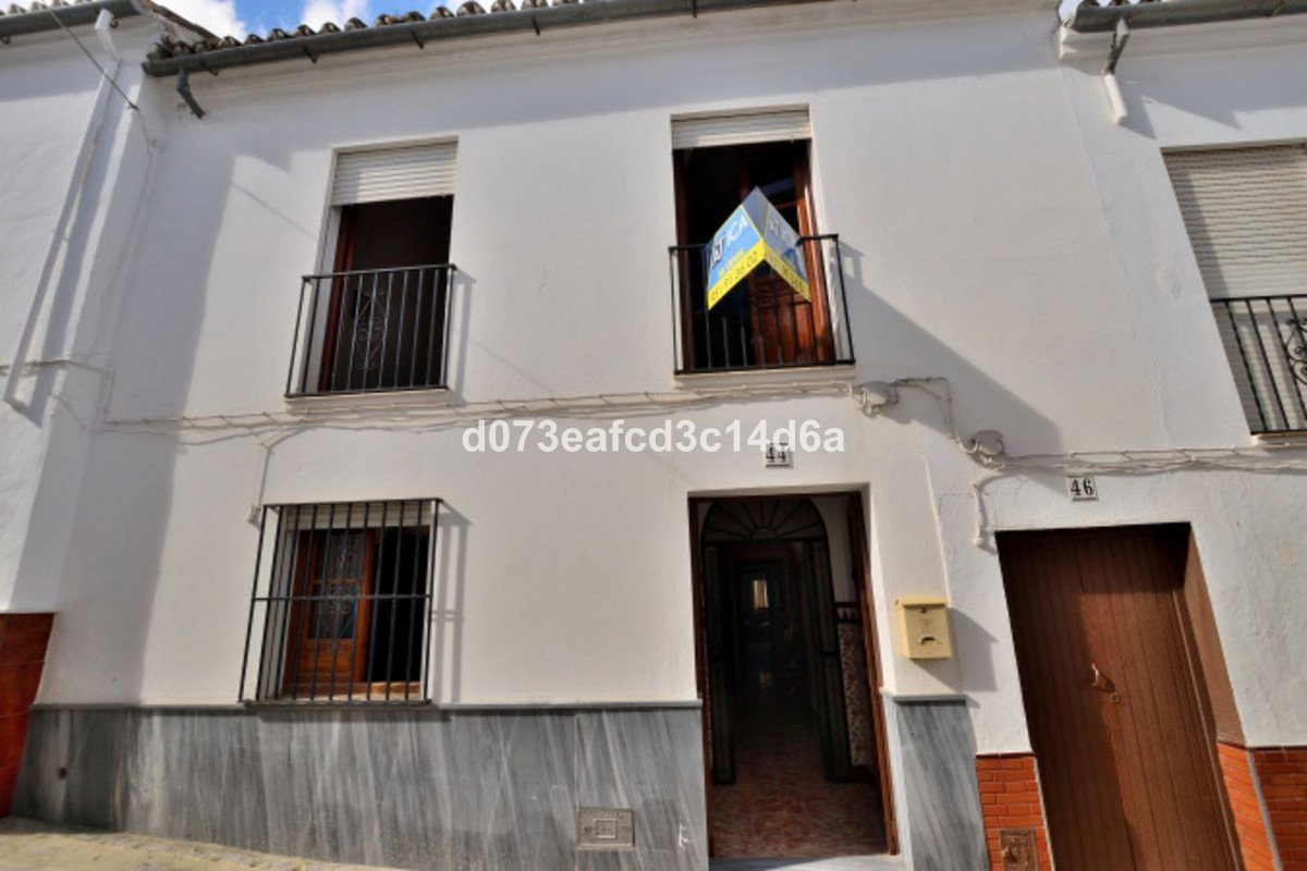 4 Bed Townhouse in Olvera