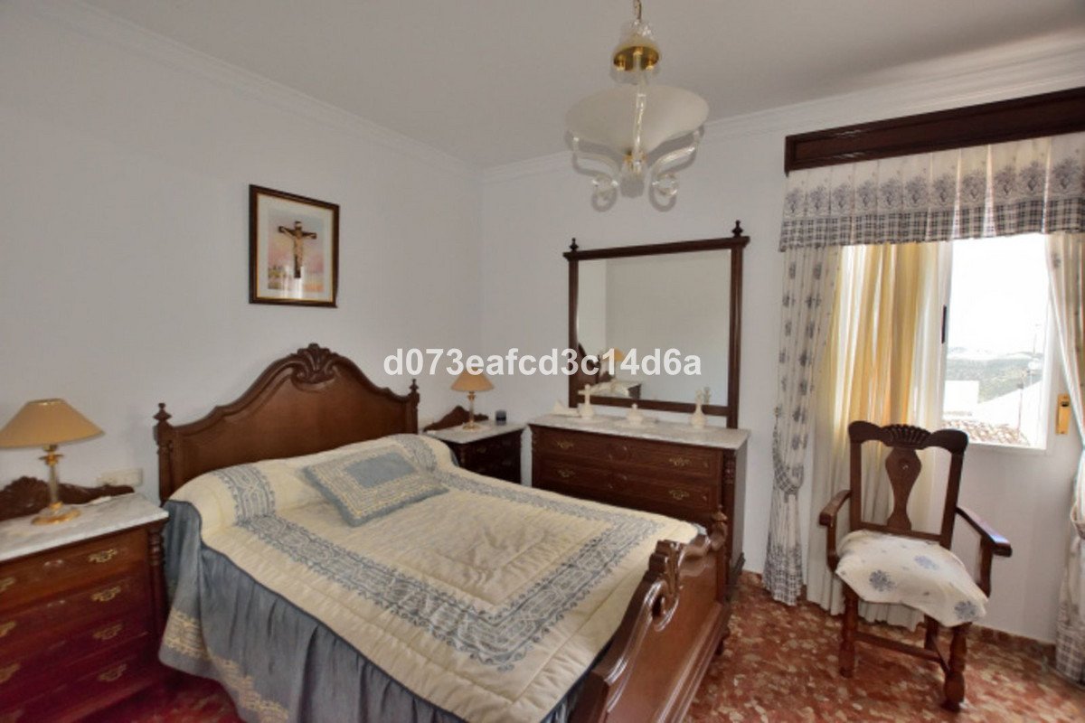 4 Bed Townhouse in Olvera
