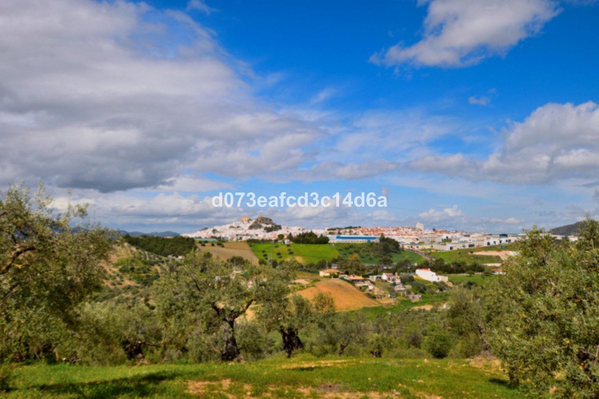4 Bed Townhouse in Olvera