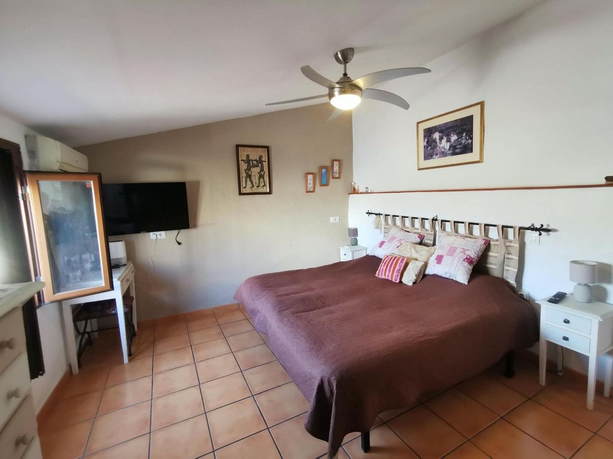 5 Bed Townhouse in Huércal-Overa