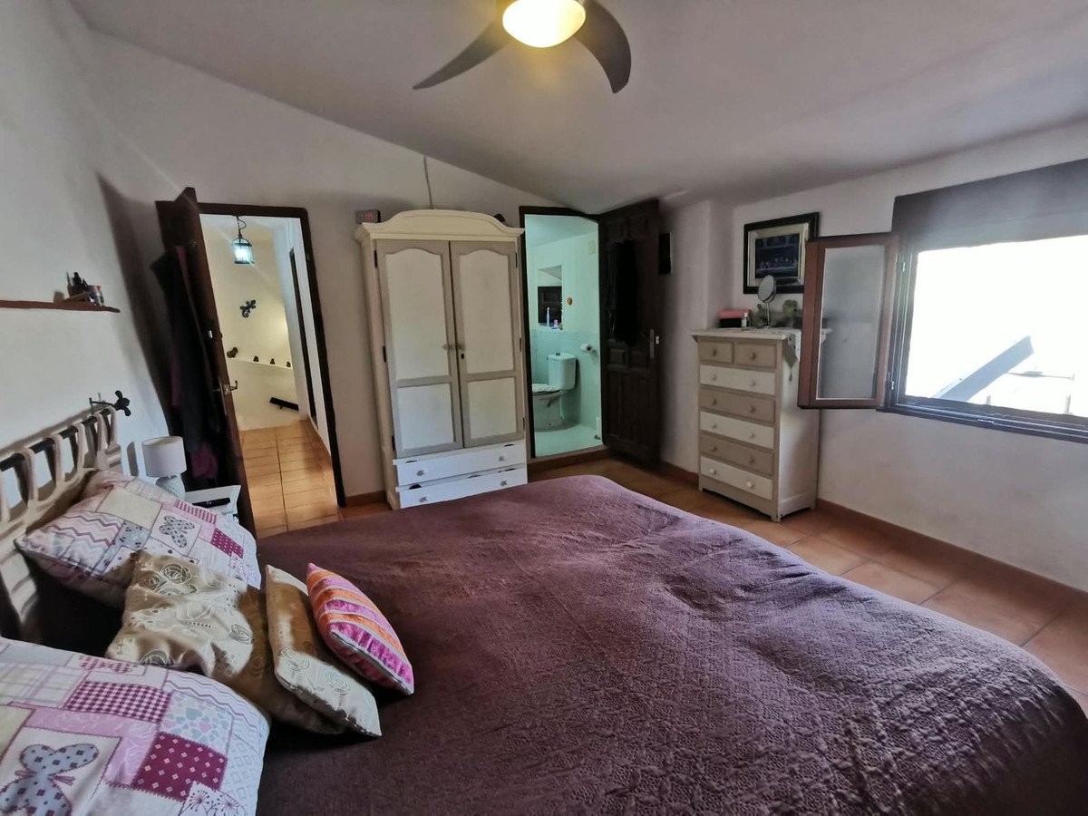 5 Bed Townhouse in Huércal-Overa