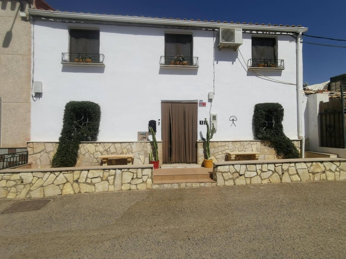 5 Bed Townhouse in Huércal-Overa