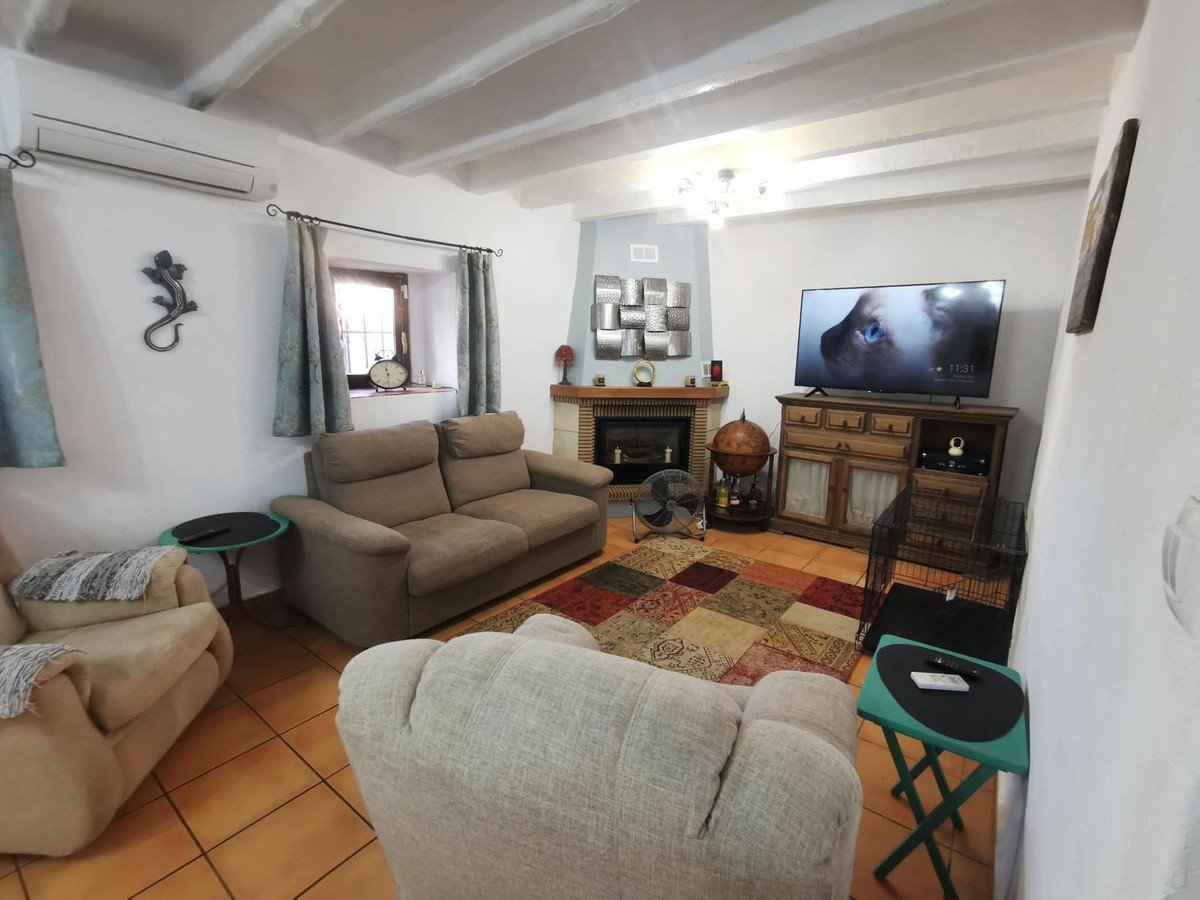 5 Bed Townhouse in Huércal-Overa