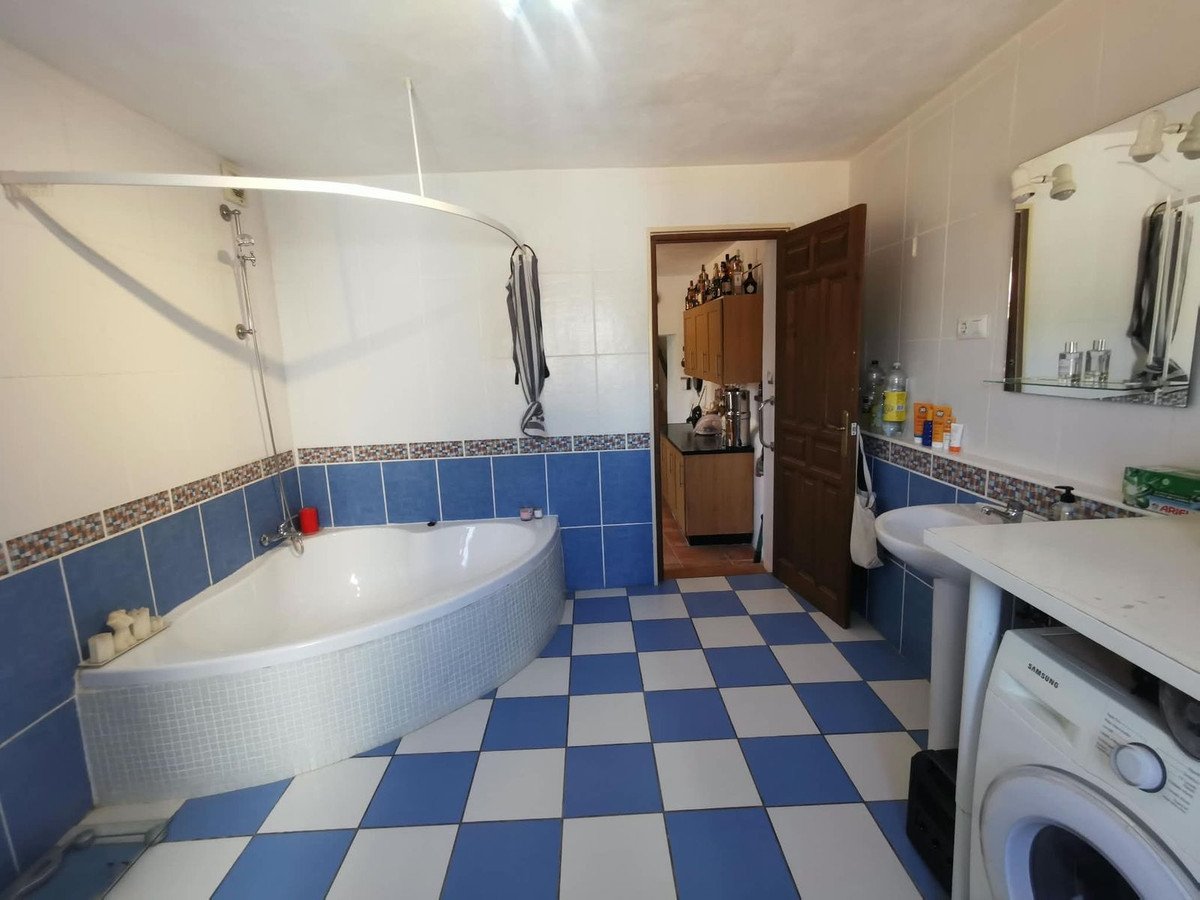 5 Bed Townhouse in Huércal-Overa