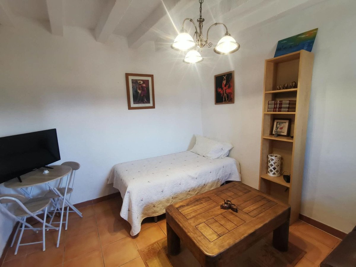 5 Bed Townhouse in Huércal-Overa